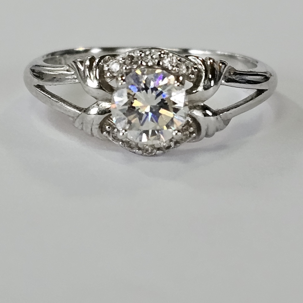 Sparkling Strontium Titanate Ring in Sterling Silver Sz 8 - Picture 2 of 8